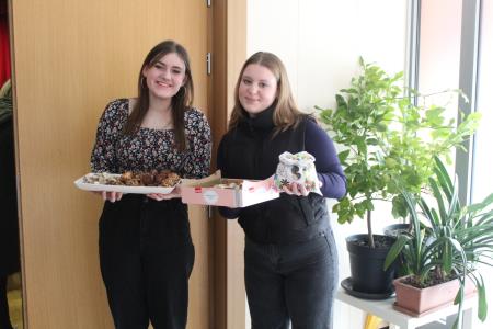 »Mamica je kakor zarja« (6)